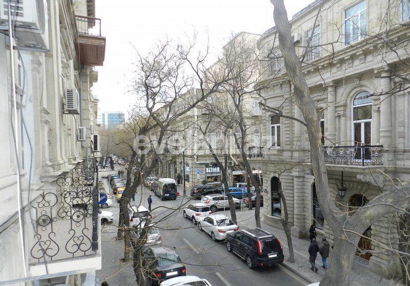 Sale, old building, 2 room, 55 m², Sabail r.