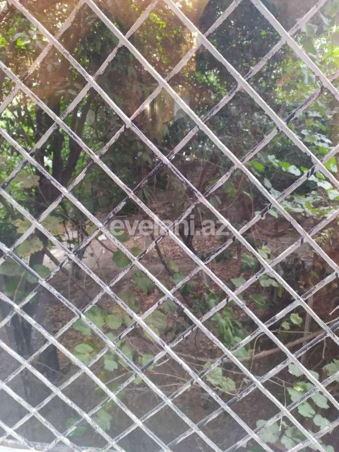 Satılır, köhnə tikili, 3 otaqlı, 70 m², İnşaatçılar m.