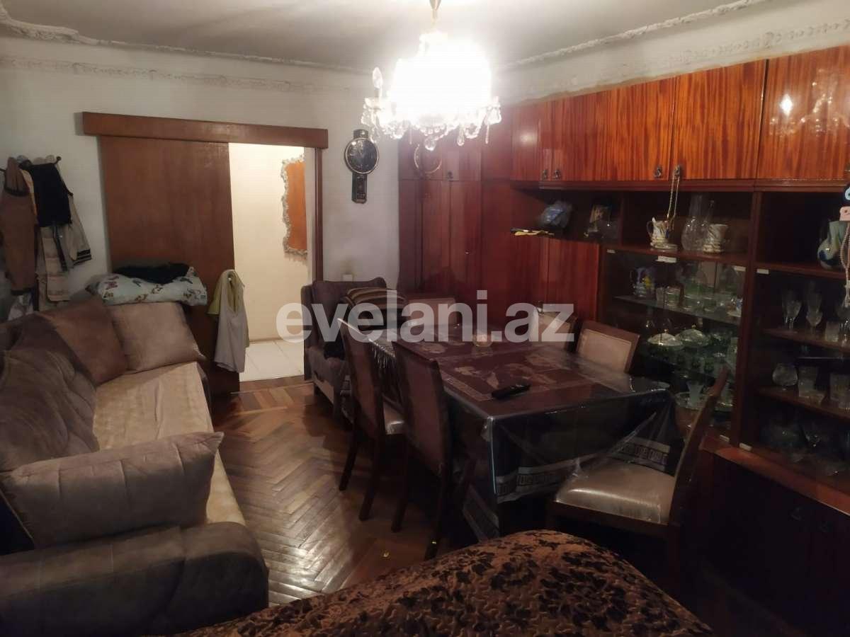 Satılır, köhnə tikili, 3 otaqlı, 70 m², İnşaatçılar m.