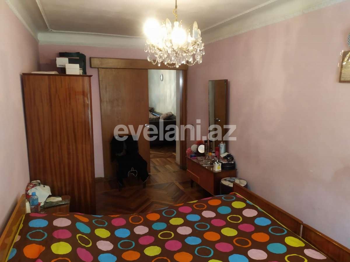 Satılır, köhnə tikili, 3 otaqlı, 70 m², İnşaatçılar m.