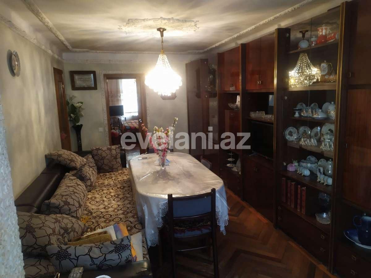 Satılır, köhnə tikili, 3 otaqlı, 70 m², İnşaatçılar m.
