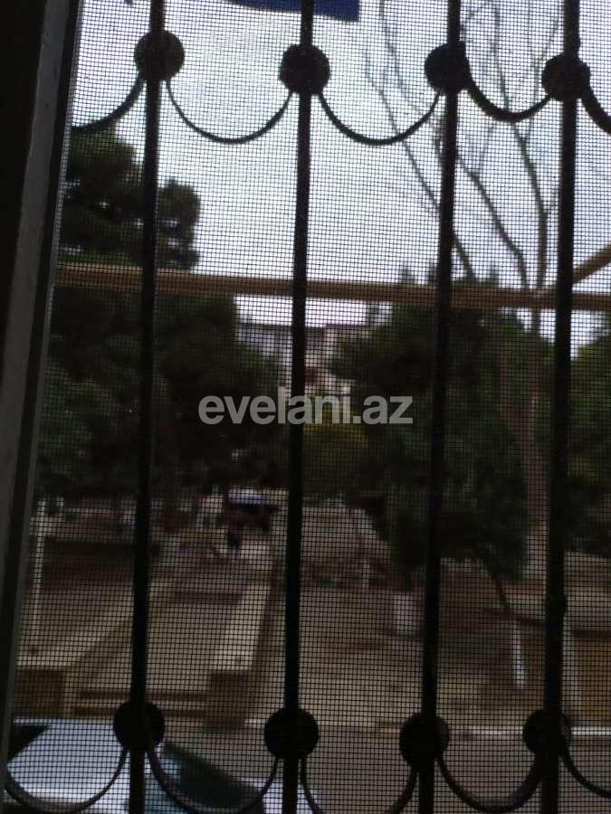 Satılır, köhnə tikili, 3 otaqlı, 70 m², İnşaatçılar m.