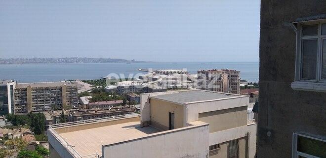 Sale, old building, 3 room, 110 m², Sabail r.