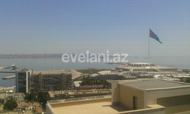 Sale, old building, 3 room, 110 m², Sabail r.