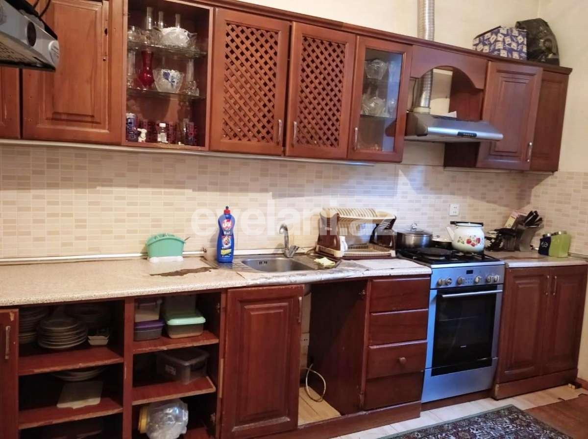 Satılır, həyət evi / bağ, 4 otaqlı, 200 m², Şah İsmayıl Xətai m.