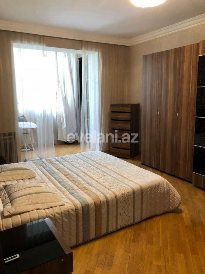 Rent, old building, 3 room, 130 m², Nasimi r.