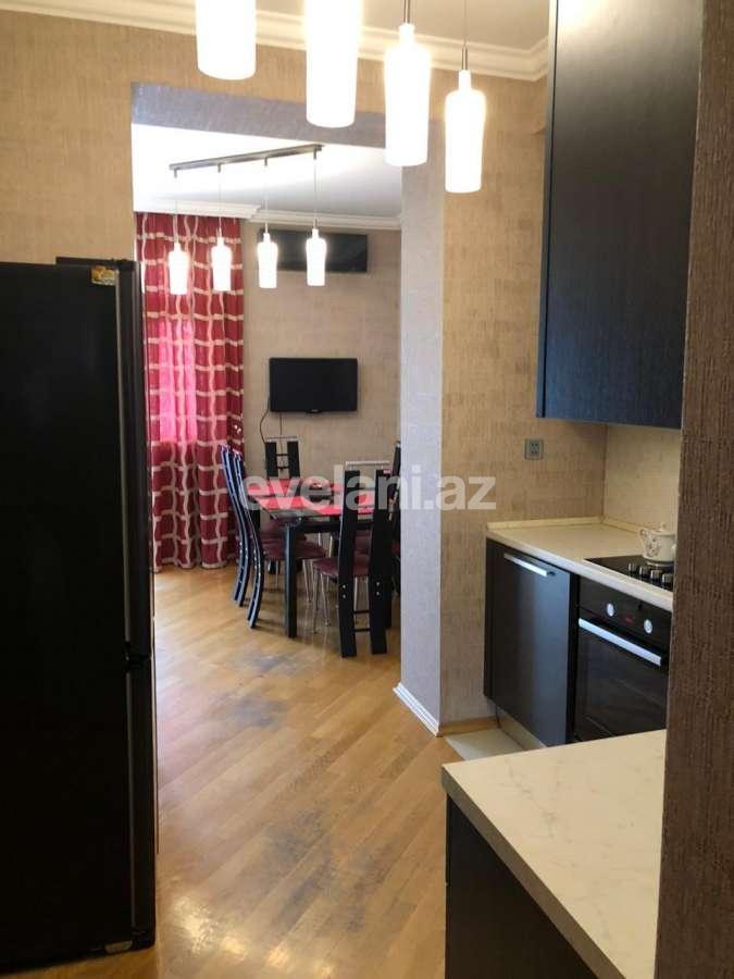 Rent, old building, 3 room, 130 m², Nasimi r.