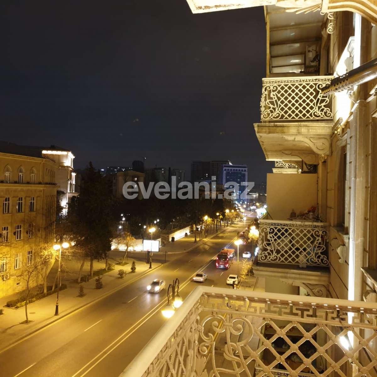 Rent, old building, 2 room, 60 m², Elmlar Akademiyası m.