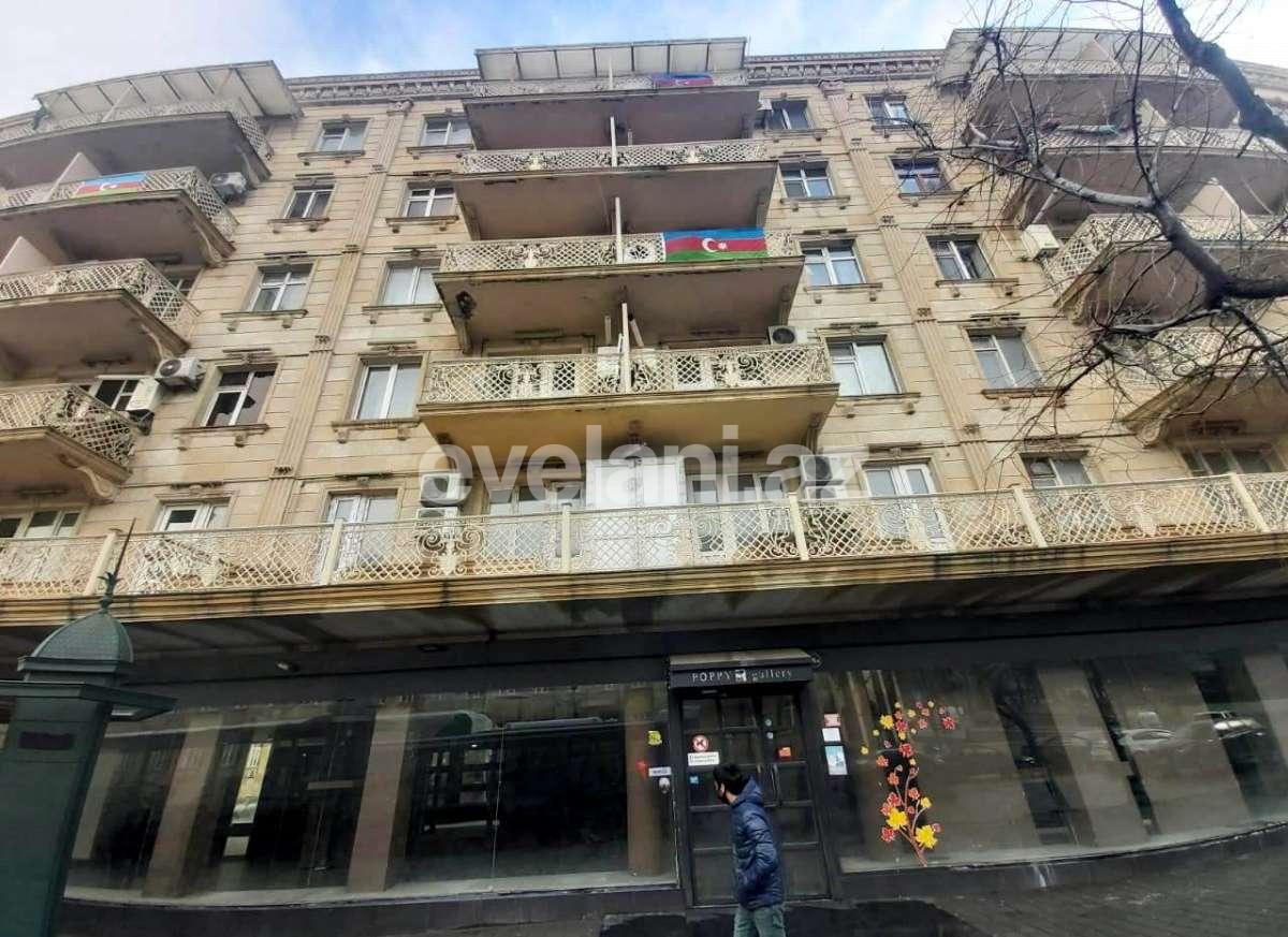 Rent, old building, 2 room, 60 m², Elmlar Akademiyası m.