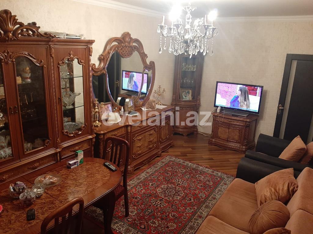 Satılır, köhnə tikili, 3 otaqlı, 72 m², Azadlıq prospekti m.