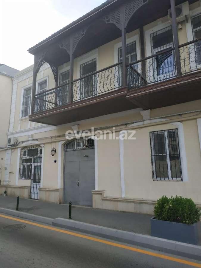 Sale, old building, 6 room, 220 m², Sabail r.