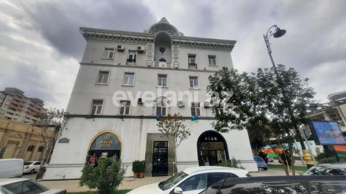 Sale, old building, 4 room, 110 m², Khatai r.