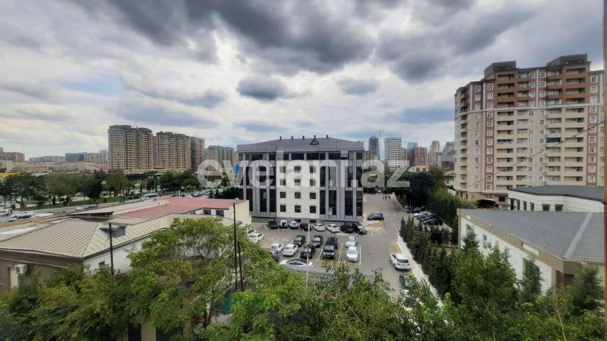 Sale, old building, 4 room, 110 m², Khatai r.