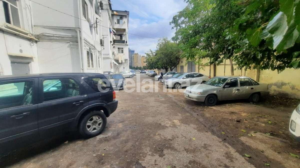 Sale, old building, 4 room, 110 m², Khatai r.