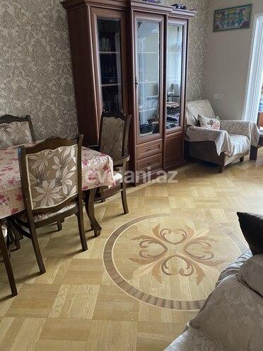 Продаётся, вторичка, 3-комнаты, 70 m², Низами m.