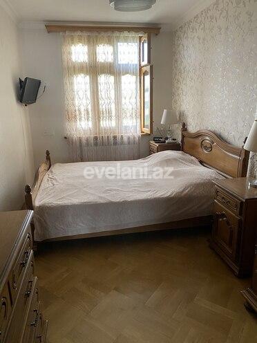 Продаётся, вторичка, 3-комнаты, 70 m², Низами m.