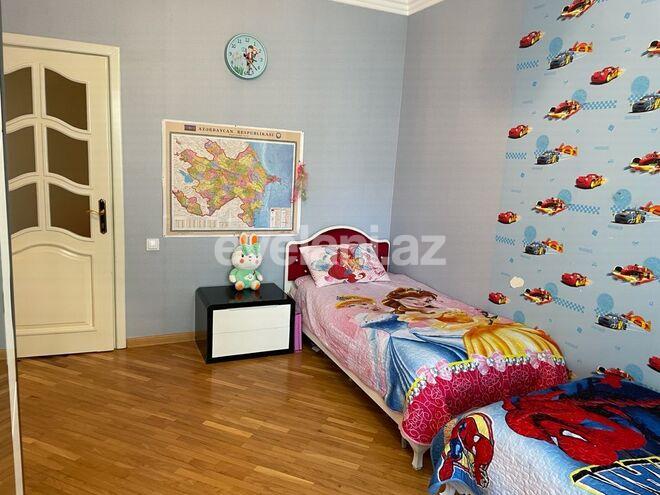 Sale, old building, 4 room, 100 m², Inshaatchilar m.