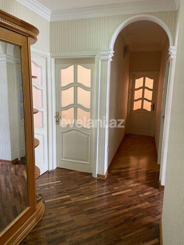Sale, old building, 4 room, 100 m², Inshaatchilar m.