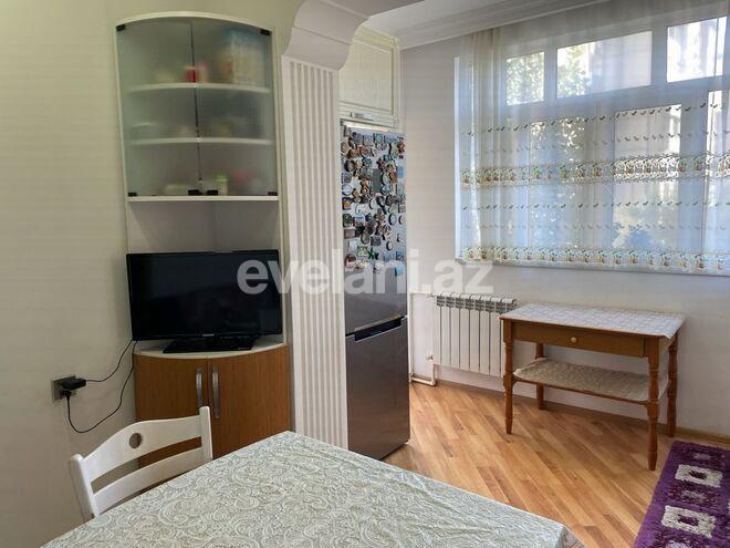 Sale, old building, 4 room, 100 m², Inshaatchilar m.