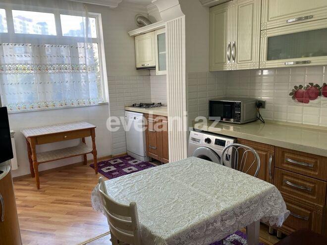 Sale, old building, 4 room, 100 m², Inshaatchilar m.