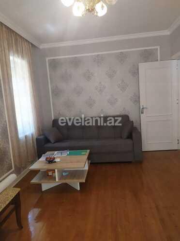 Sale, old building, 1 room, 40 m², Inshaatchilar m.