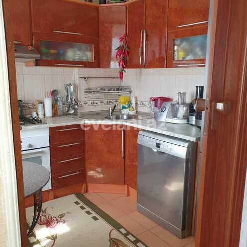 Satılır, köhnə tikili, 3 otaqlı, 80 m², Neftçilər m.