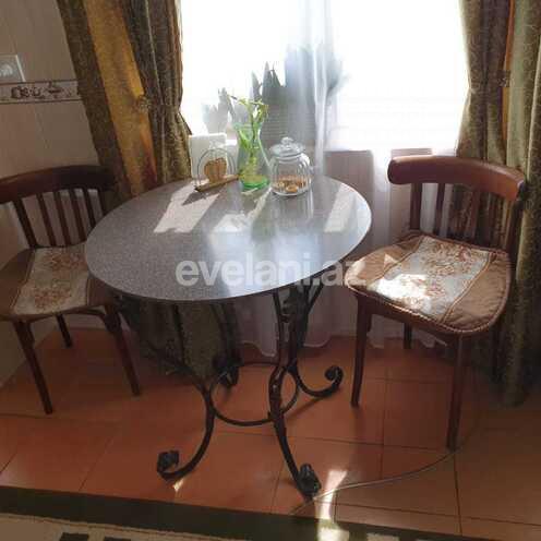 Satılır, köhnə tikili, 3 otaqlı, 80 m², Neftçilər m.