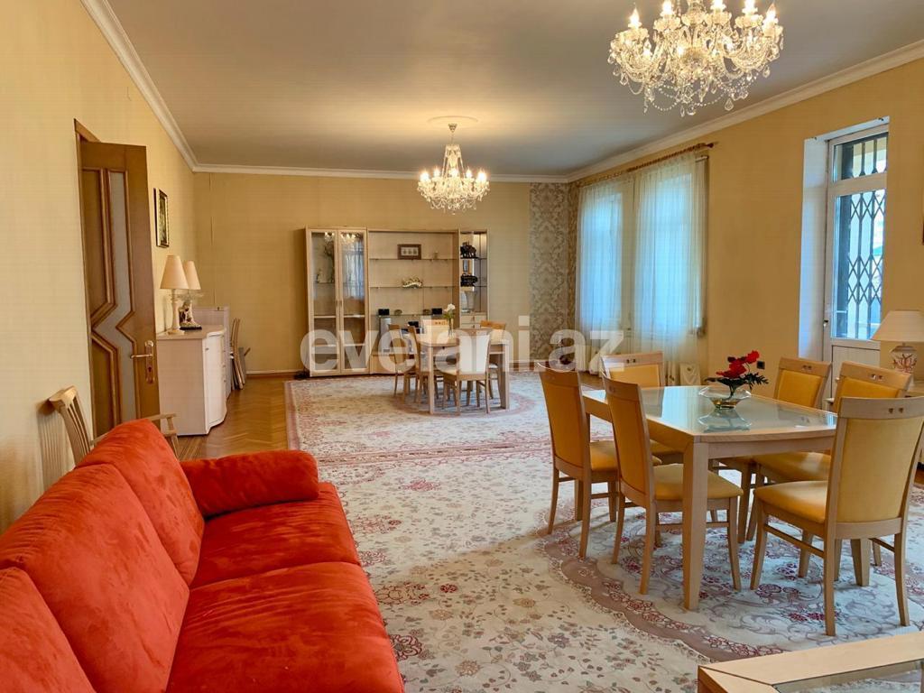 Satılır, villa, 8 otaqlı, 550 m², 6-cı mikrorayon q.