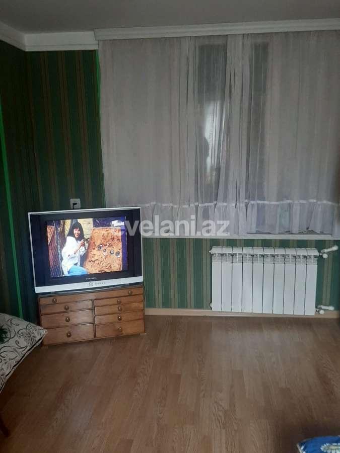 Sale, old building, 3 room, 70 m², Inshaatchilar m.