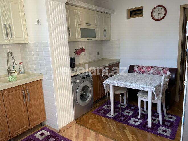 Satılır, köhnə tikili, 4 otaqlı, 90 m², İnşaatçılar m.