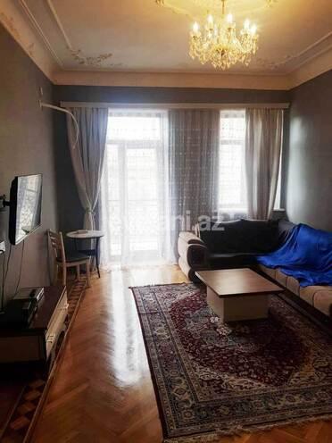 Kirayə verilir, köhnə tikili, 4 otaqlı, 100 m², Sahil m.