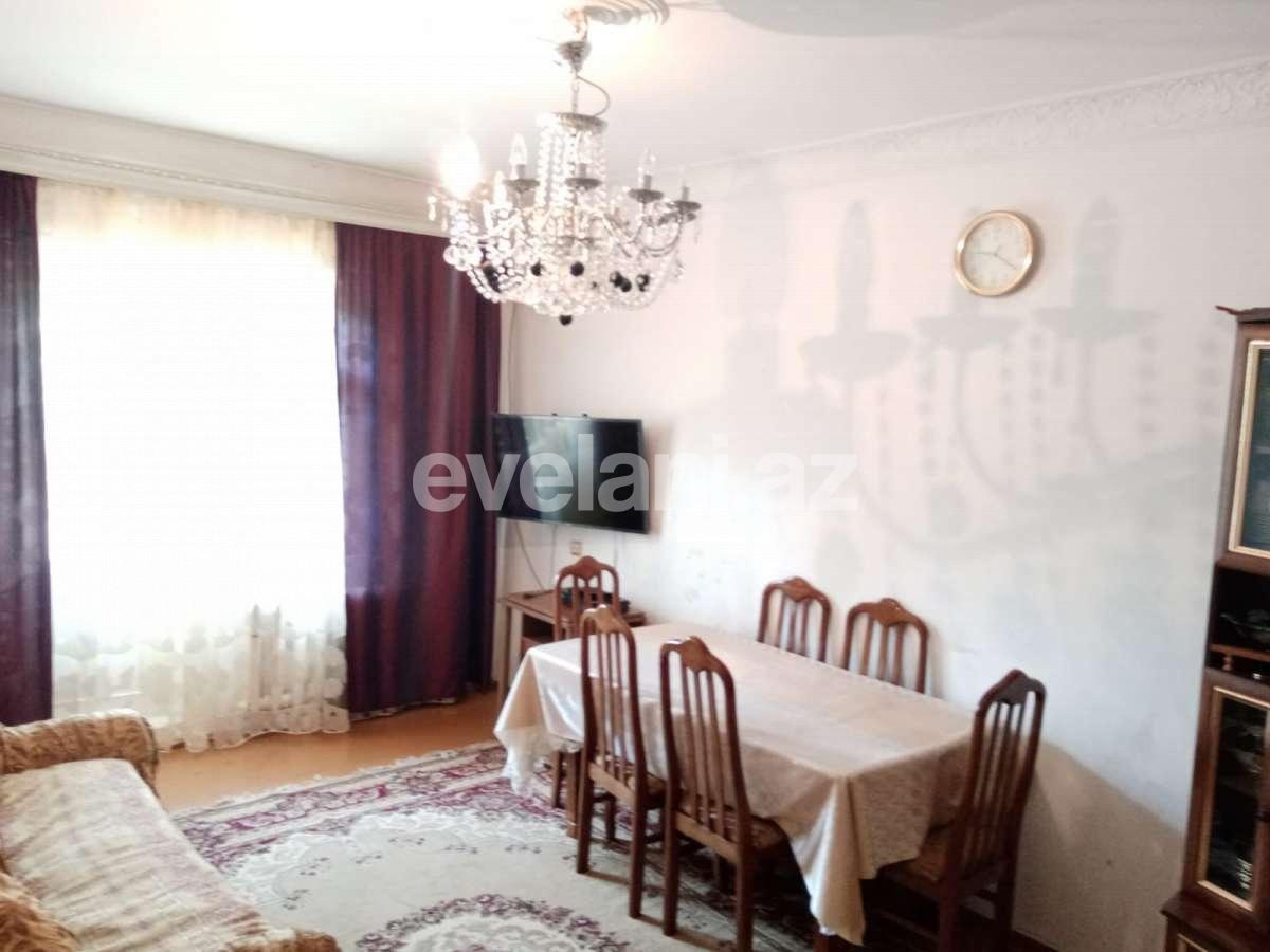 Sale, old building, 4 room, 90 m², Khalglar Doslugu m.