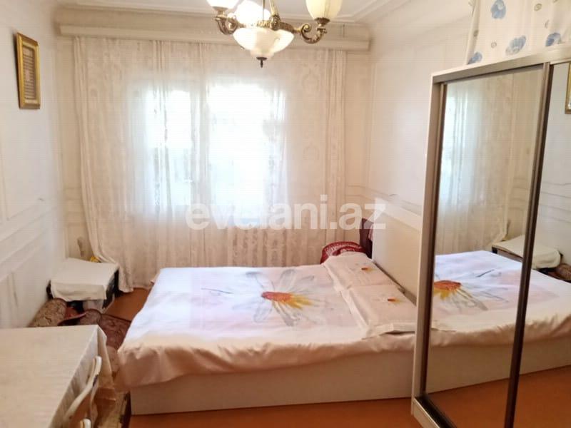 Sale, old building, 4 room, 90 m², Khalglar Doslugu m.