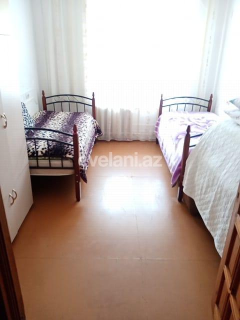 Sale, old building, 4 room, 90 m², Khalglar Doslugu m.