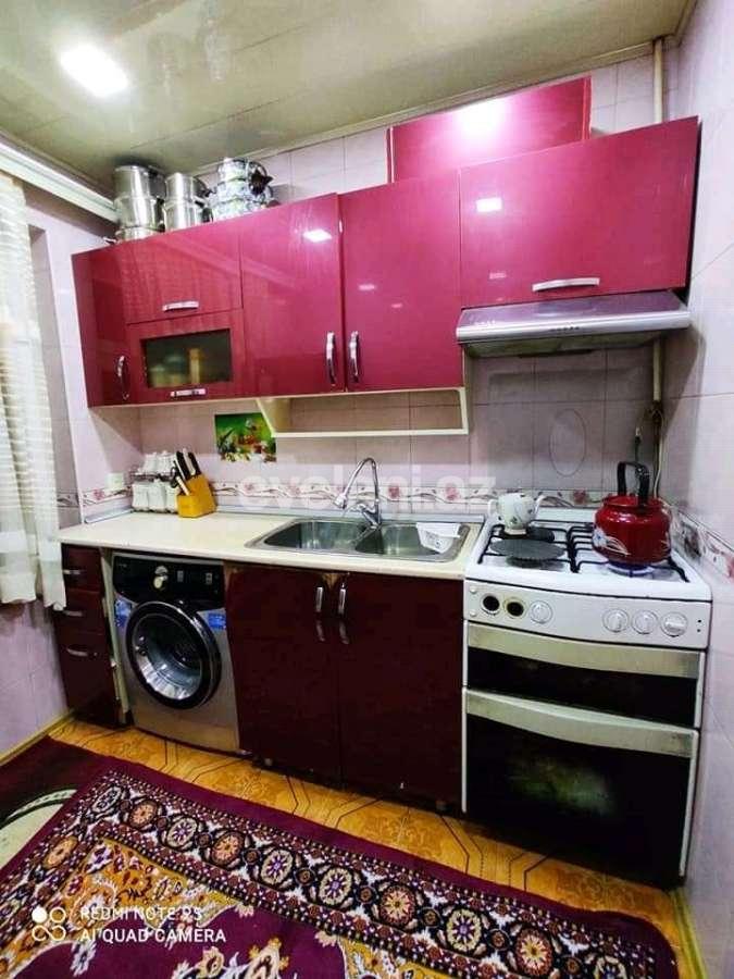 Satılır, köhnə tikili, 3 otaqlı, 70 m², Qara Qarayev m.