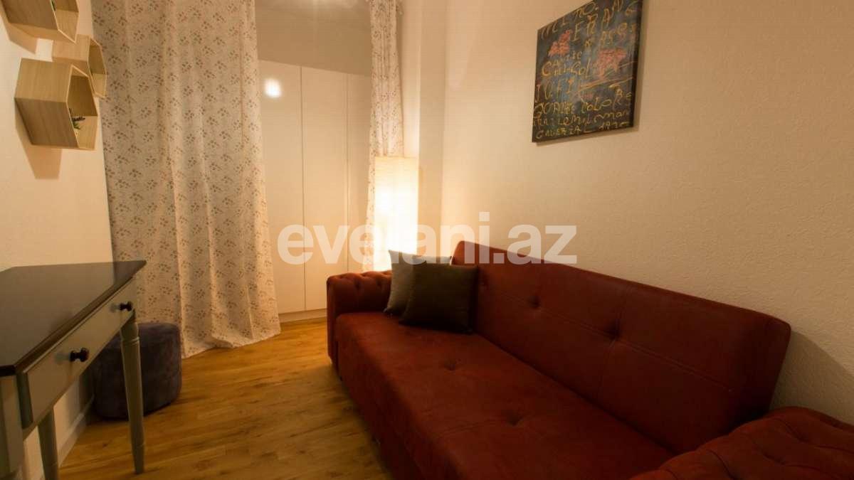 Продаётся, вторичка, 3-комнаты, 65 m², Сахил m.