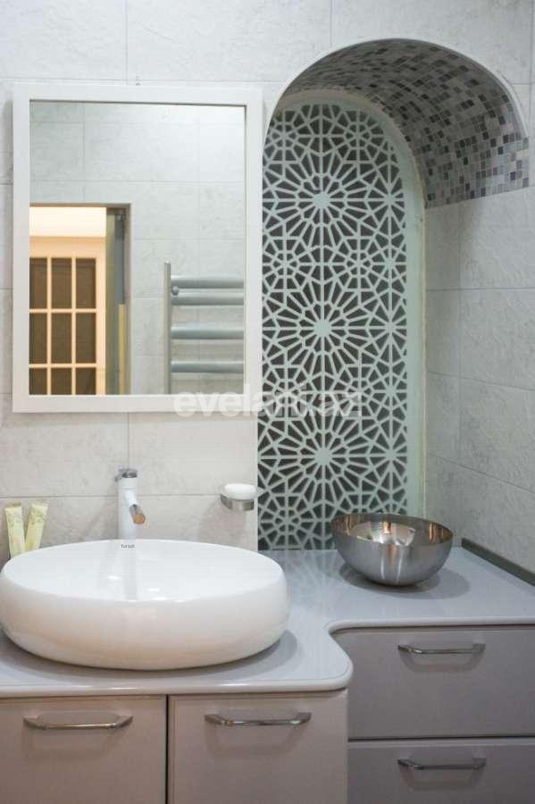 Продаётся, вторичка, 3-комнаты, 65 m², Сахил m.