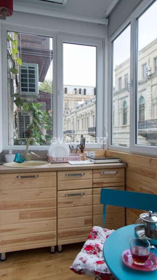 Продаётся, вторичка, 3-комнаты, 65 m², Сахил m.