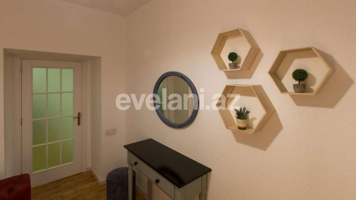 Продаётся, вторичка, 3-комнаты, 65 m², Сахил m.