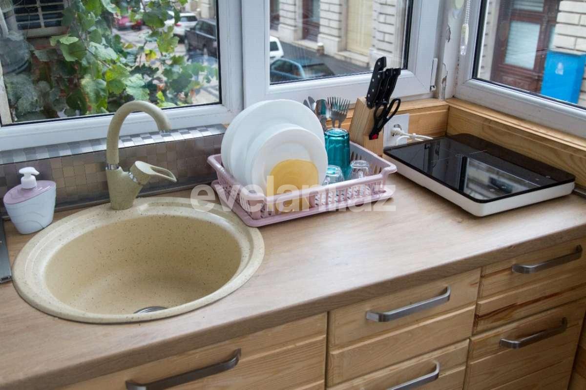 Продаётся, вторичка, 3-комнаты, 65 m², Сахил m.