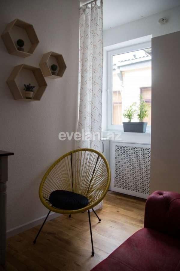 Продаётся, вторичка, 3-комнаты, 65 m², Сахил m.