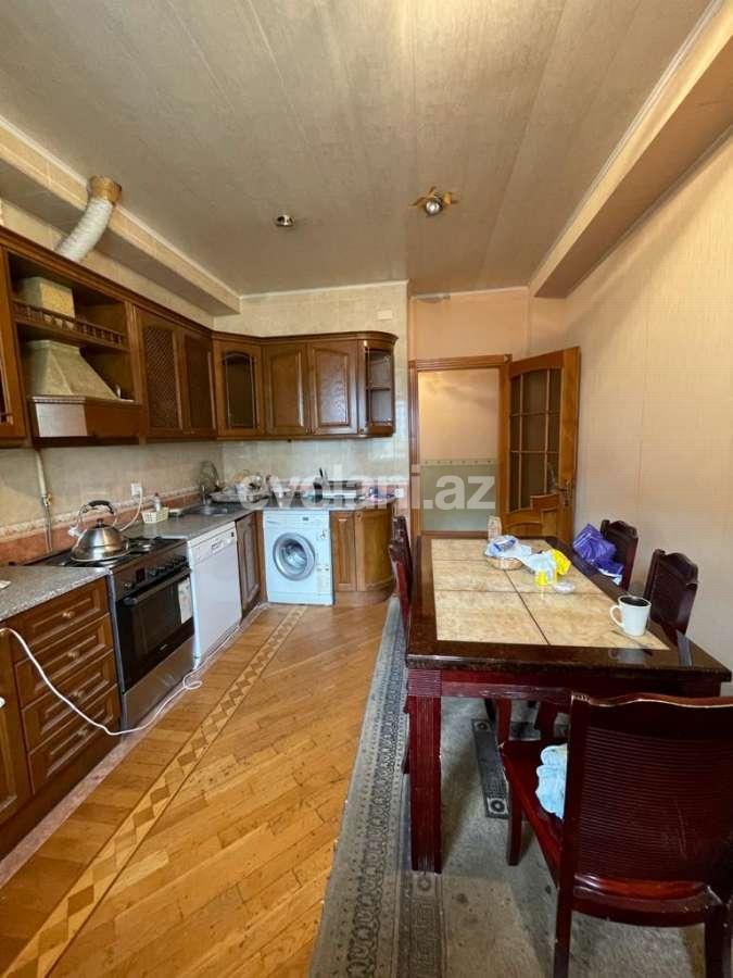 Satılır, yeni tikili, 3 otaqlı, 130 m², 28 may m.