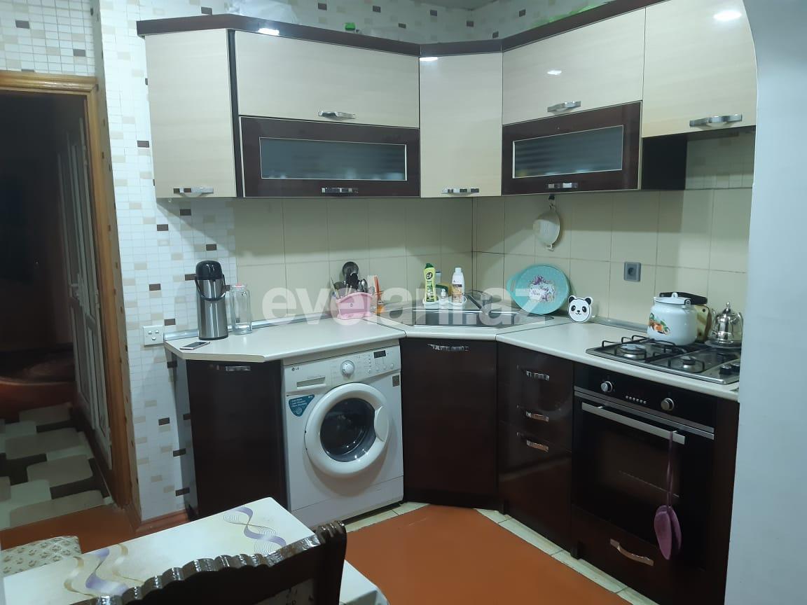 Satılır, köhnə tikili, 4 otaqlı, 100 m², İnşaatçılar m.