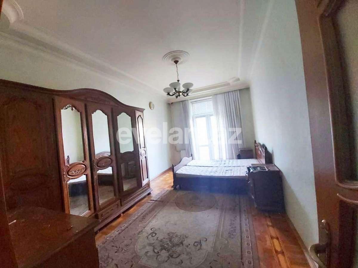 Sale, old building, 3 room, 70 m², Elmlar Akademiyası m.