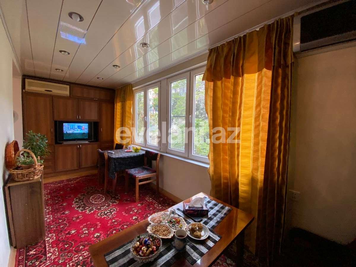 Sale, old building, 2 room, 60 m², Sabail r.