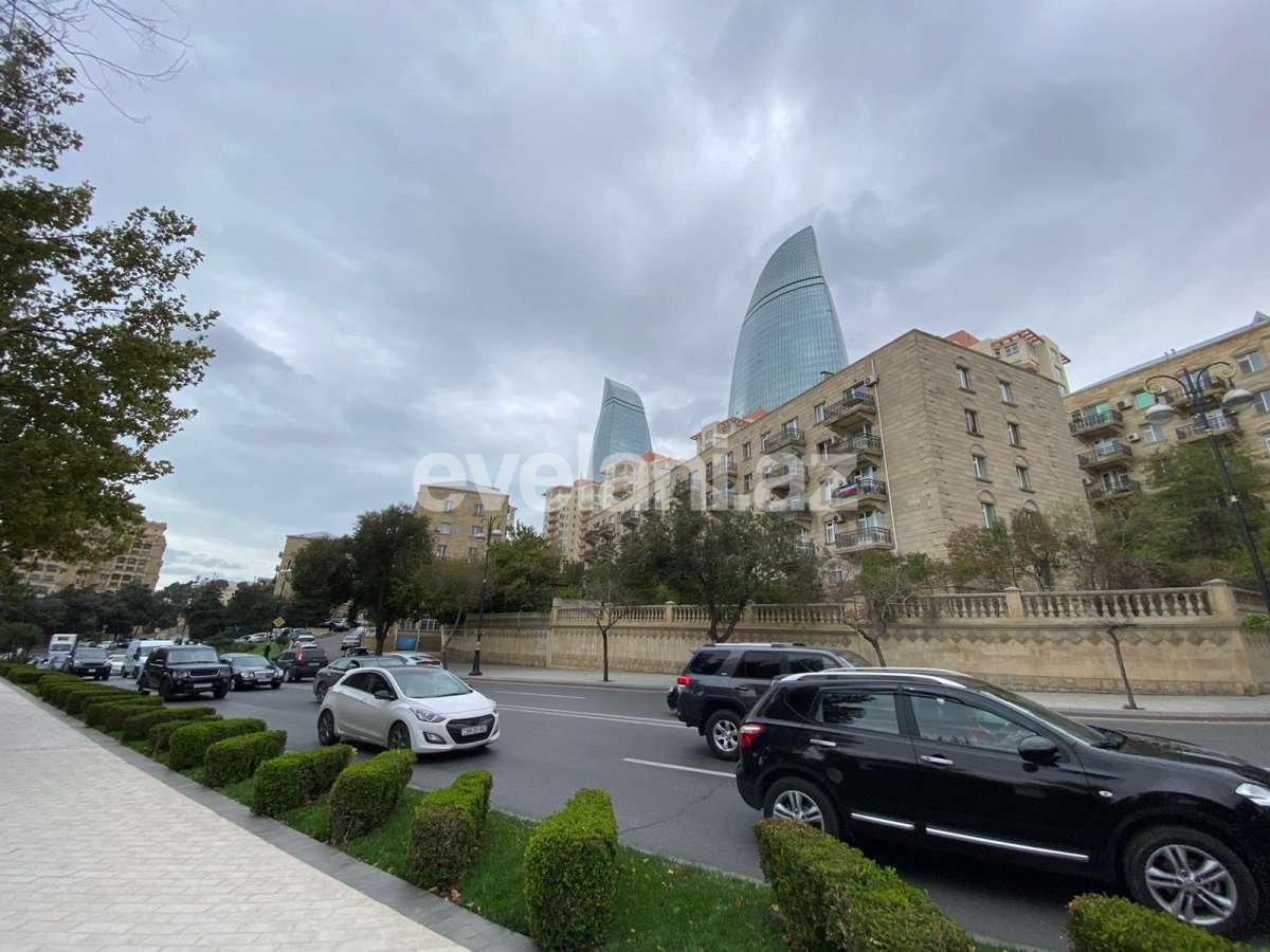 Sale, old building, 2 room, 60 m², Sabail r.