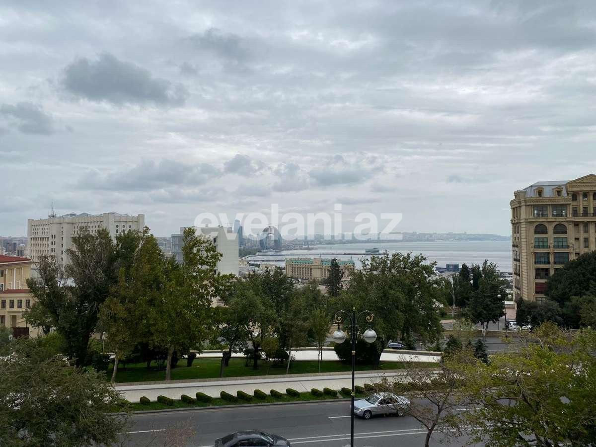 Sale, old building, 2 room, 60 m², Sabail r.