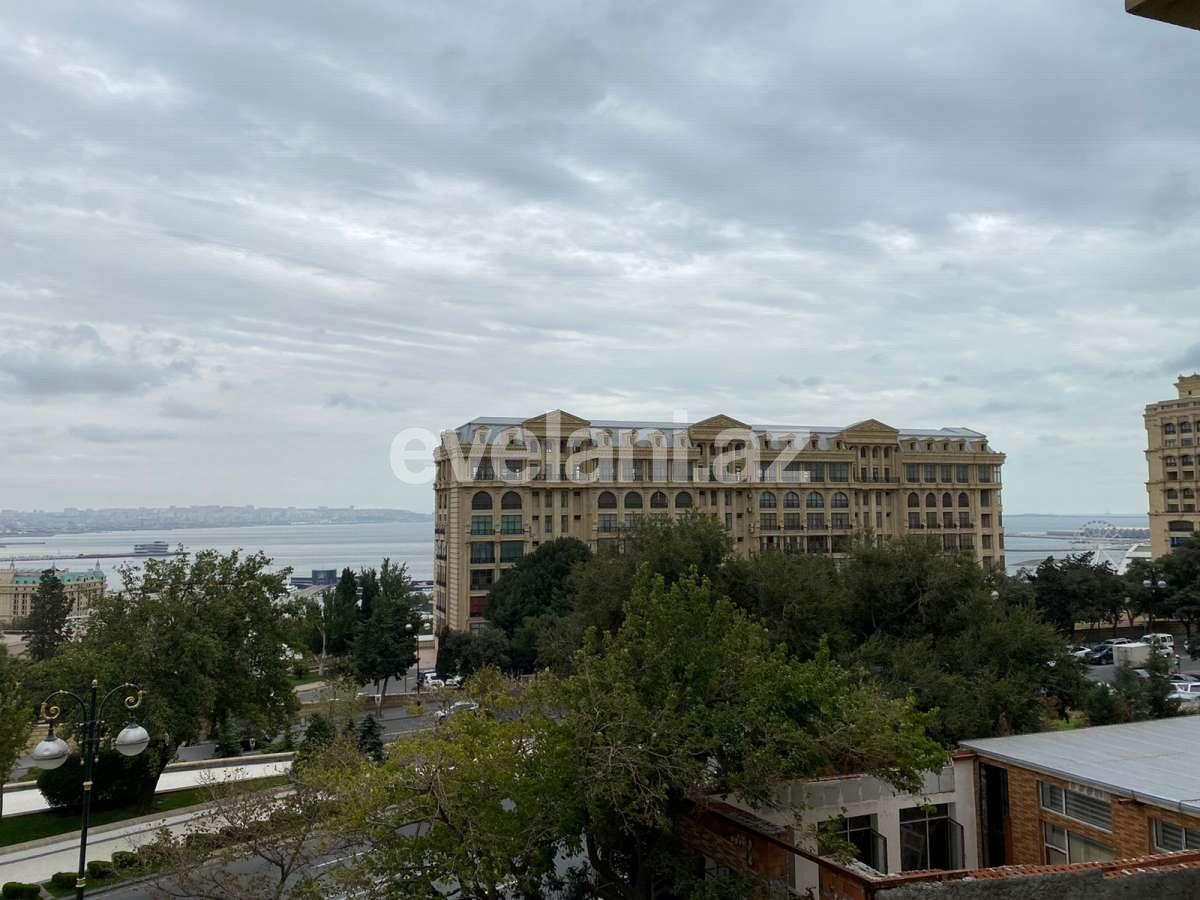 Sale, old building, 2 room, 60 m², Sabail r.