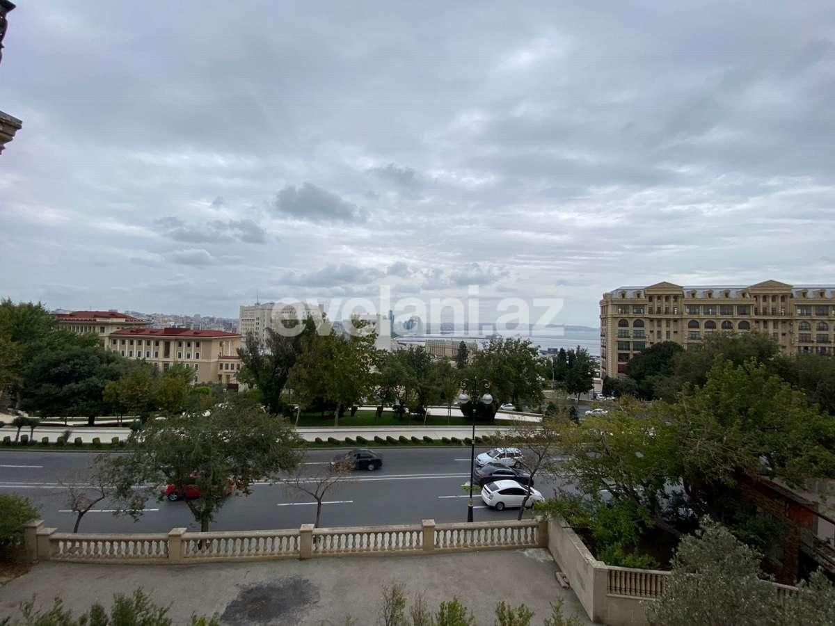 Sale, old building, 2 room, 60 m², Sabail r.