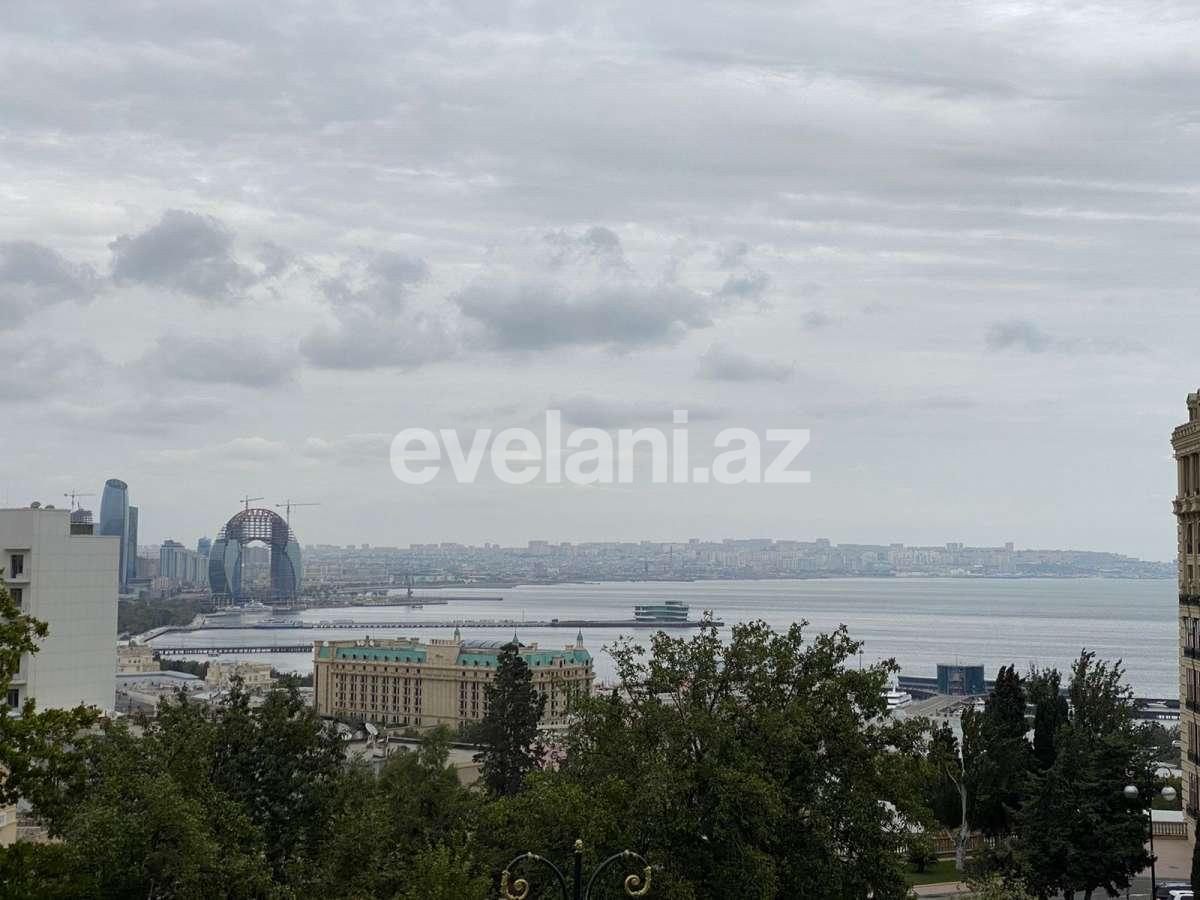 Sale, old building, 2 room, 60 m², Sabail r.